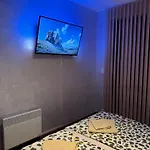 Apartment 2-bedroom, 2-bathroom With Fireplace And Garden At Winslow Infinity