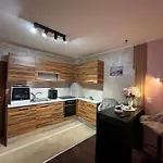 Apartment 2-bedroom, 2-bathroom With Fireplace And Garden At Winslow Infinity