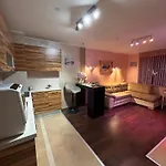 Apartment 2-bedroom, 2-bathroom With Fireplace And Garden At Winslow Infinity