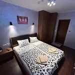 2-bedroom, 2-bathroom With Fireplace And Garden At Winslow Infinity *