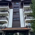 2-bedroom, 2-bathroom With Fireplace And Garden At Winslow Infinity Bansko