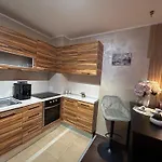 Apartment 2-bedroom, 2-bathroom With Fireplace And Garden At Winslow Infinity
