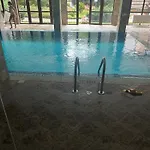 2-bedroom, 2-bathroom With Fireplace And Garden At Winslow Infinity Apartment *