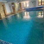 2-bedroom, 2-bathroom With Fireplace And Garden At Winslow Infinity Bansko