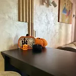 2-bedroom, 2-bathroom With Fireplace And Garden At Winslow Infinity
