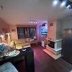2-bedroom, 2-bathroom With Fireplace And Garden At Winslow Infinity Daire Bansko