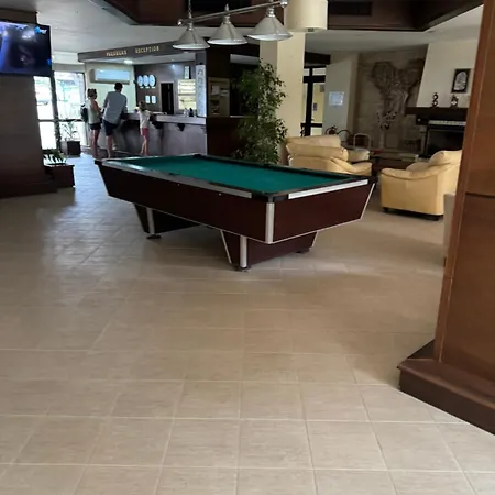 2-bedroom, 2-bathroom With Fireplace And Garden At Winslow Infinity Bansko