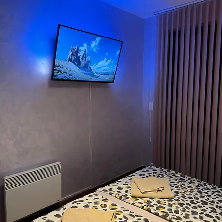 Apartament 2-bedroom, 2-bathroom With Fireplace And Garden At Winslow Infinity