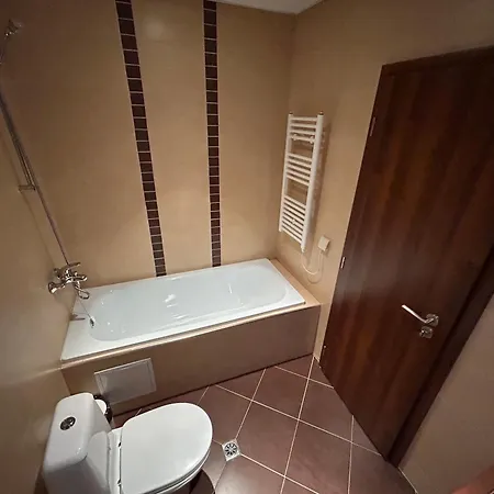 2-bedroom, 2-bathroom With Fireplace And Garden At Winslow Infinity Apartament *