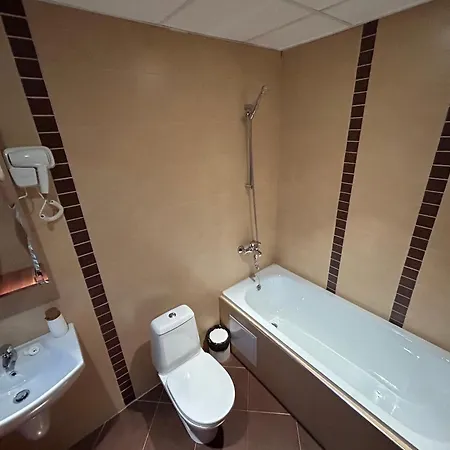 2-bedroom, 2-bathroom With Fireplace And Garden At Winslow Infinity Apartament