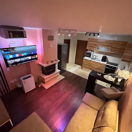 2-bedroom, 2-bathroom With Fireplace And Garden At Winslow Infinity Apartament *