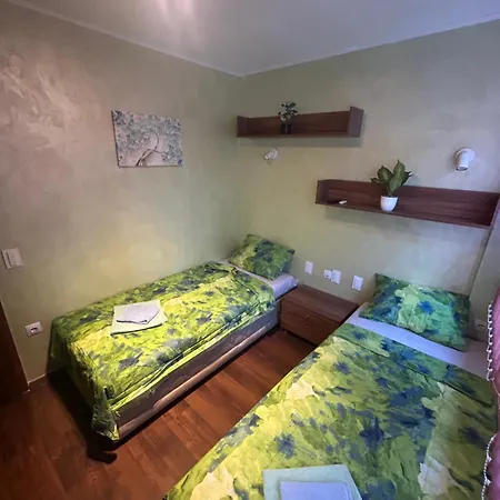 2-bedroom, 2-bathroom With Fireplace And Garden At Winslow Infinity Bansko