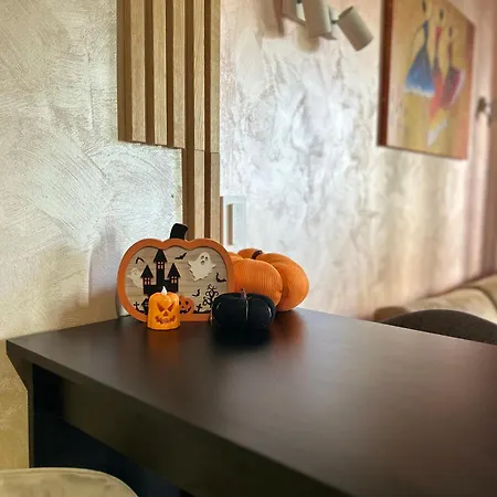 2-bedroom, 2-bathroom With Fireplace And Garden At Winslow Infinity