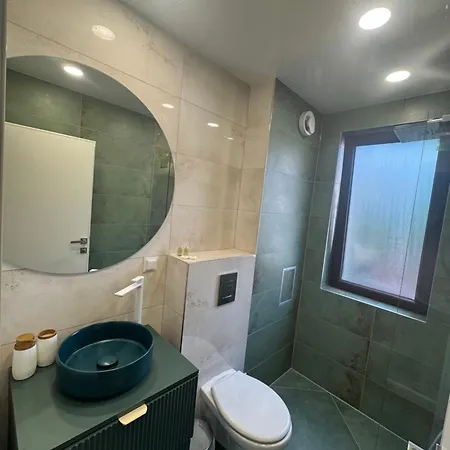 2-bedroom, 2-bathroom With Fireplace And Garden At Winslow Infinity *