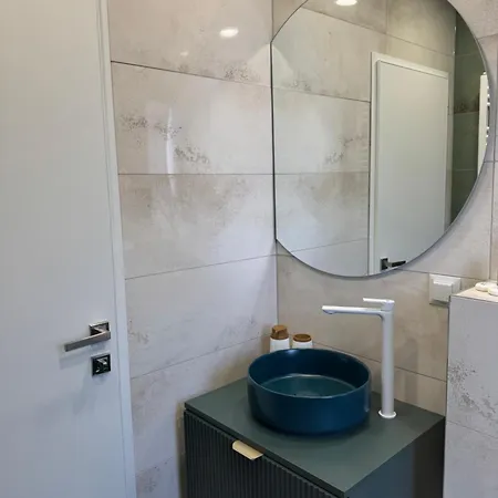 2-bedroom, 2-bathroom With Fireplace And Garden At Winslow Infinity 班斯科