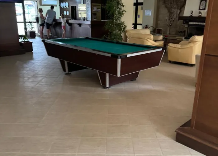 2-bedroom, 2-bathroom With Fireplace And Garden At Winslow Infinity Banszko