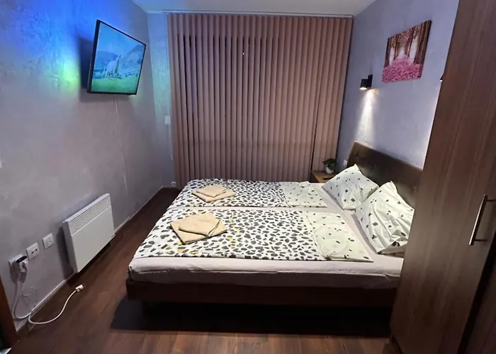 2-bedroom, 2-bathroom With Fireplace And Garden At Winslow Infinity