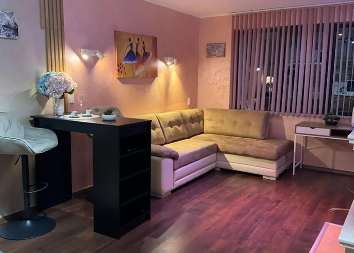 2-bedroom, 2-bathroom With Fireplace And Garden At Winslow Infinity *