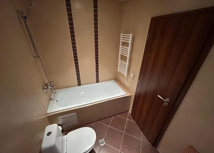 2-bedroom, 2-bathroom With Fireplace And Garden At Winslow Infinity Apartman *