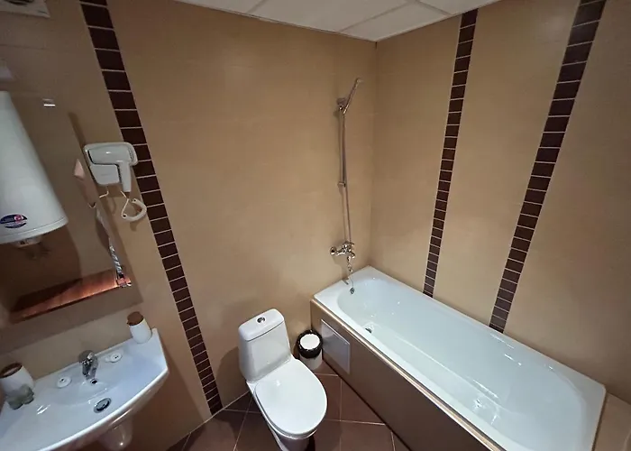 2-bedroom, 2-bathroom With Fireplace And Garden At Winslow Infinity Apartment