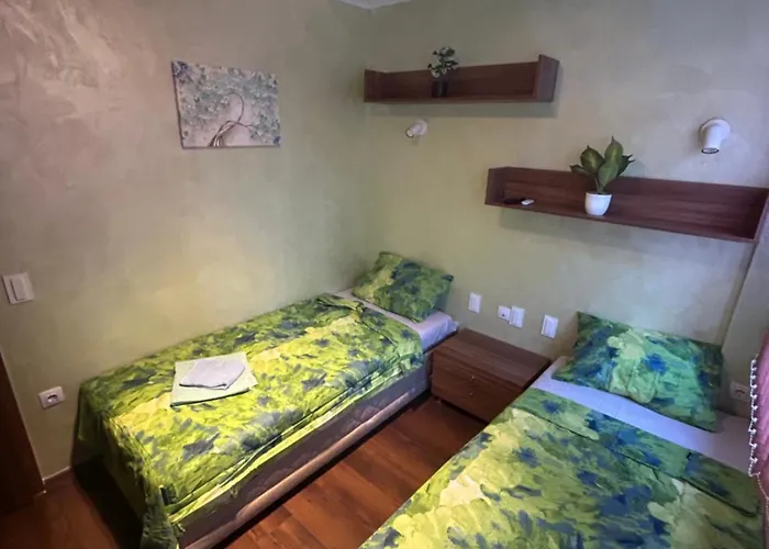 2-bedroom, 2-bathroom With Fireplace And Garden At Winslow Infinity Bansko