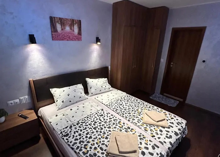 2-bedroom, 2-bathroom With Fireplace And Garden At Winslow Infinity *