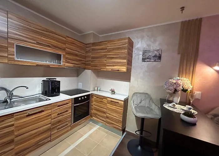 Apartment 2-bedroom, 2-bathroom With Fireplace And Garden At Winslow Infinity