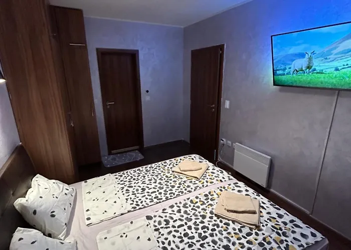 2-bedroom, 2-bathroom With Fireplace And Garden At Winslow Infinity Apartman Banszko