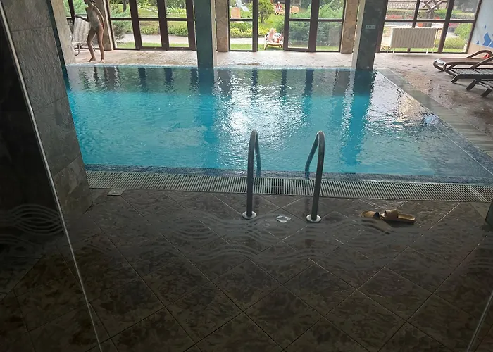 2-bedroom, 2-bathroom With Fireplace And Garden At Winslow Infinity Apartment *