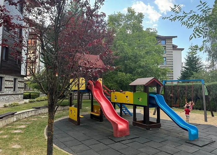 2-bedroom, 2-bathroom With Fireplace And Garden At Winslow Infinity Apartman