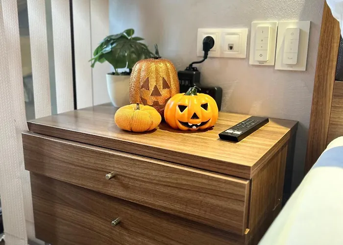 2-bedroom, 2-bathroom With Fireplace And Garden At Winslow Infinity Apartment *