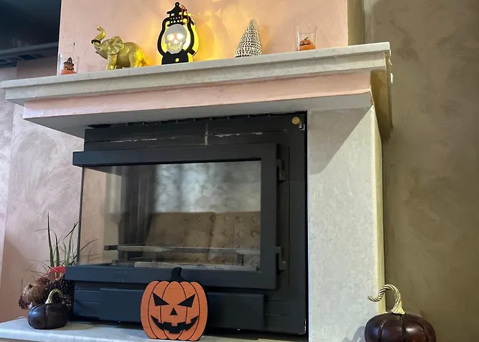 2-bedroom, 2-bathroom With Fireplace And Garden At Winslow Infinity Apartment